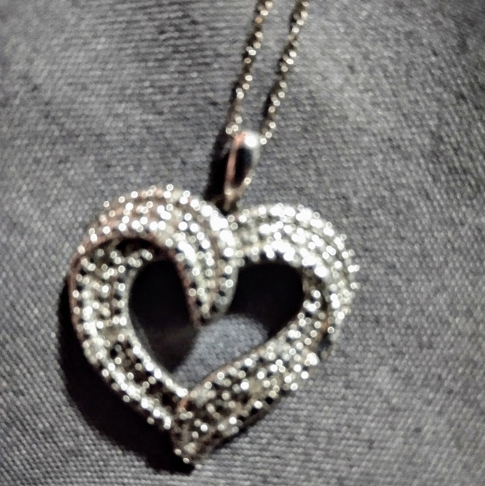 1/4 ct White Gold Miabella Heart Necklace